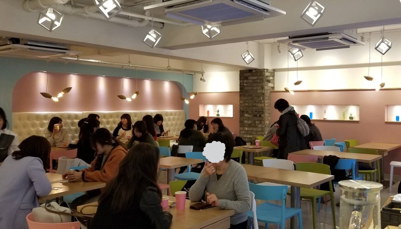 K Village新大久保本校 インスタ映え間違いなし Jyjジェジュンがオーナーを務める Cafe De Kave 人気の理由を徹底検証 日本最大の韓国語教室 K Village 韓国語