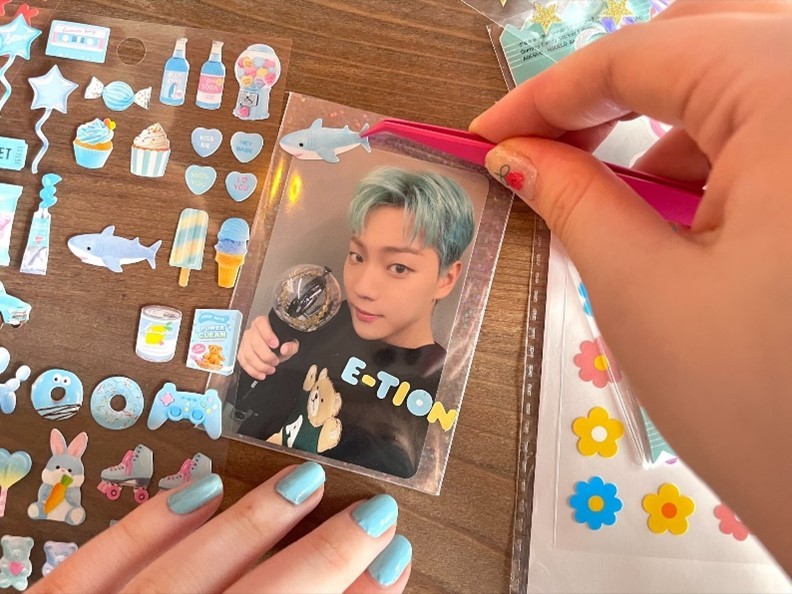 K Village名古屋校スタッフ伝授 推しのトレカを可愛くデコろう 日本最大の韓国語教室 K Village 韓国語