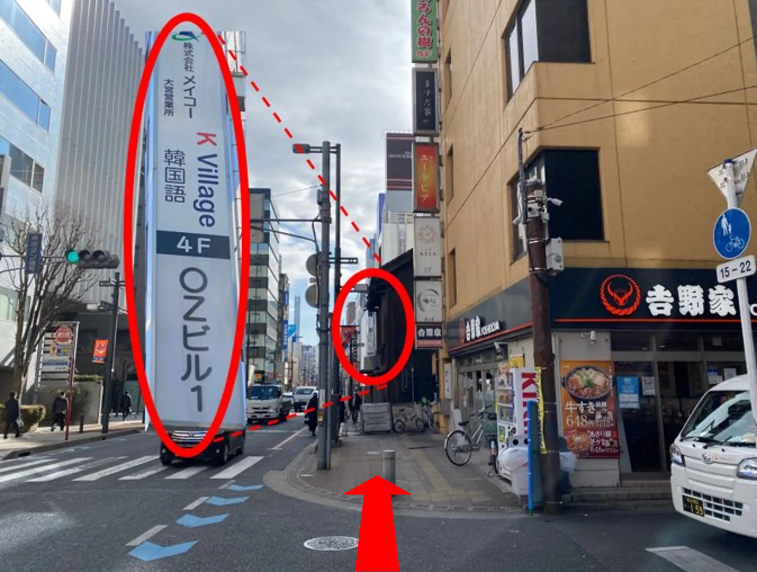 吉野家大宮店が見えたら更に40メートルほど進むと、右手にK Village 韓国語の看板あり
