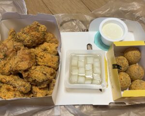 【KVillage上野校】やみつきになるおいしさ！韓国チキンのプリンクルって何味？？