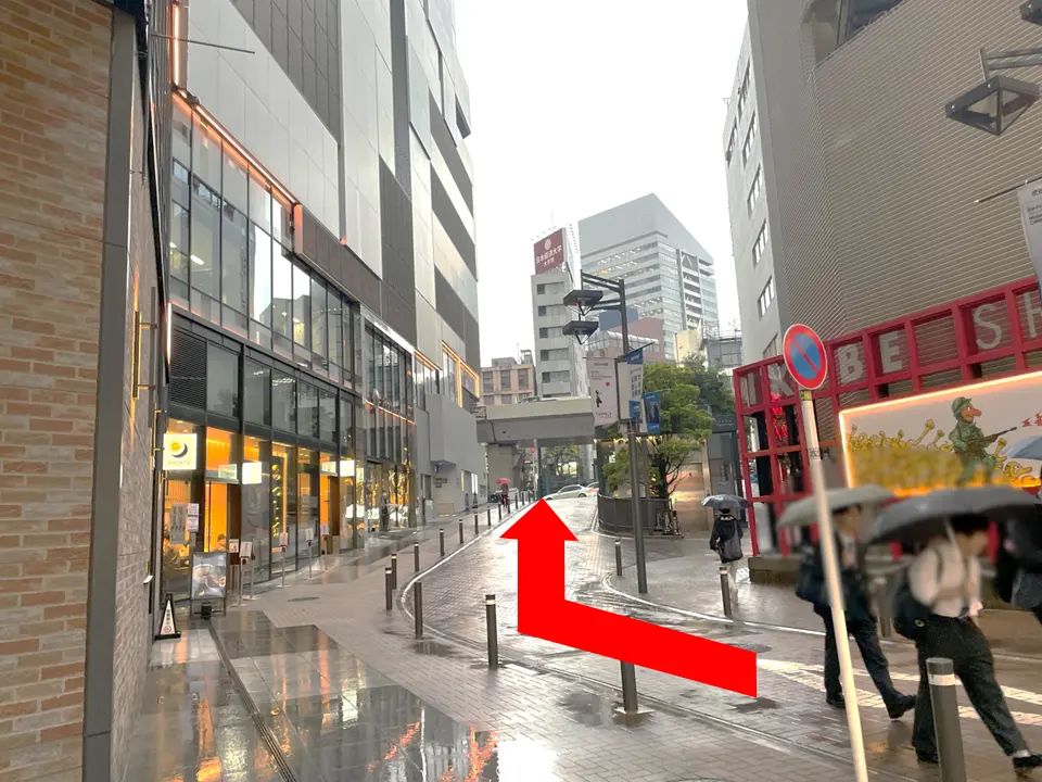 PRONTO IL BAR 渋谷フクラス店を左に坂を上がる玉川通りに出たら右へ