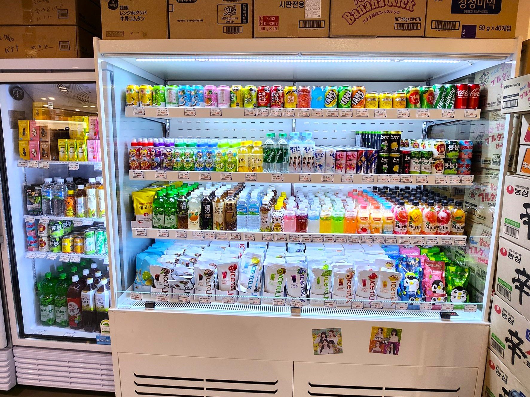 韓ビニ立川店 飲料水コーナー写真