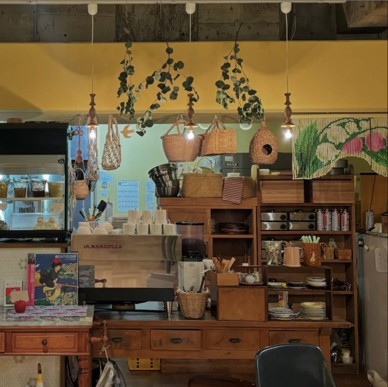 https://www.instagram.com/moment_coffee_kyoto?utm_source=ig_web_button_share_sheet&igsh=ZDNlZDc0MzIxNw==