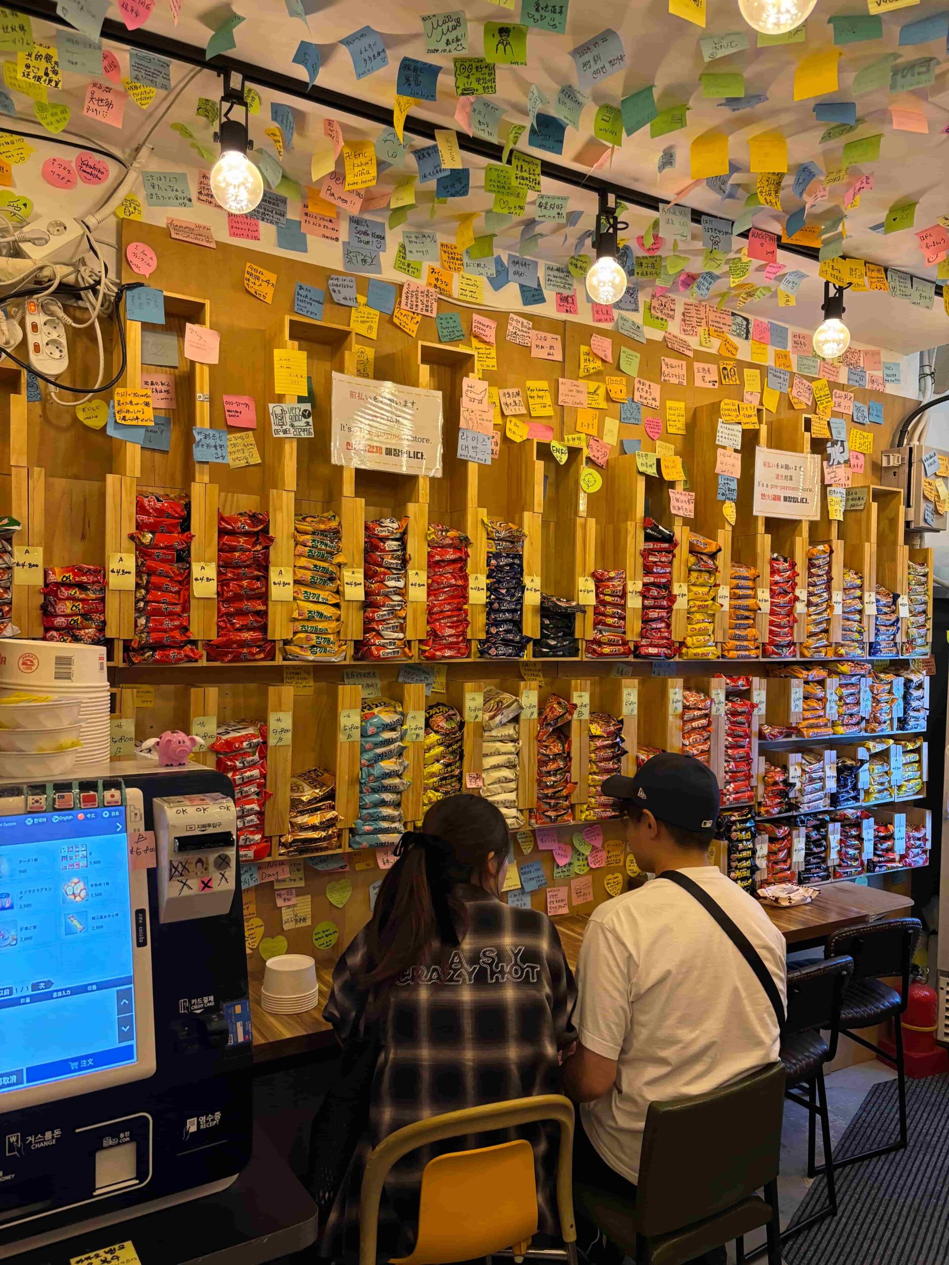 東大門「無人ラーメン」店 内観