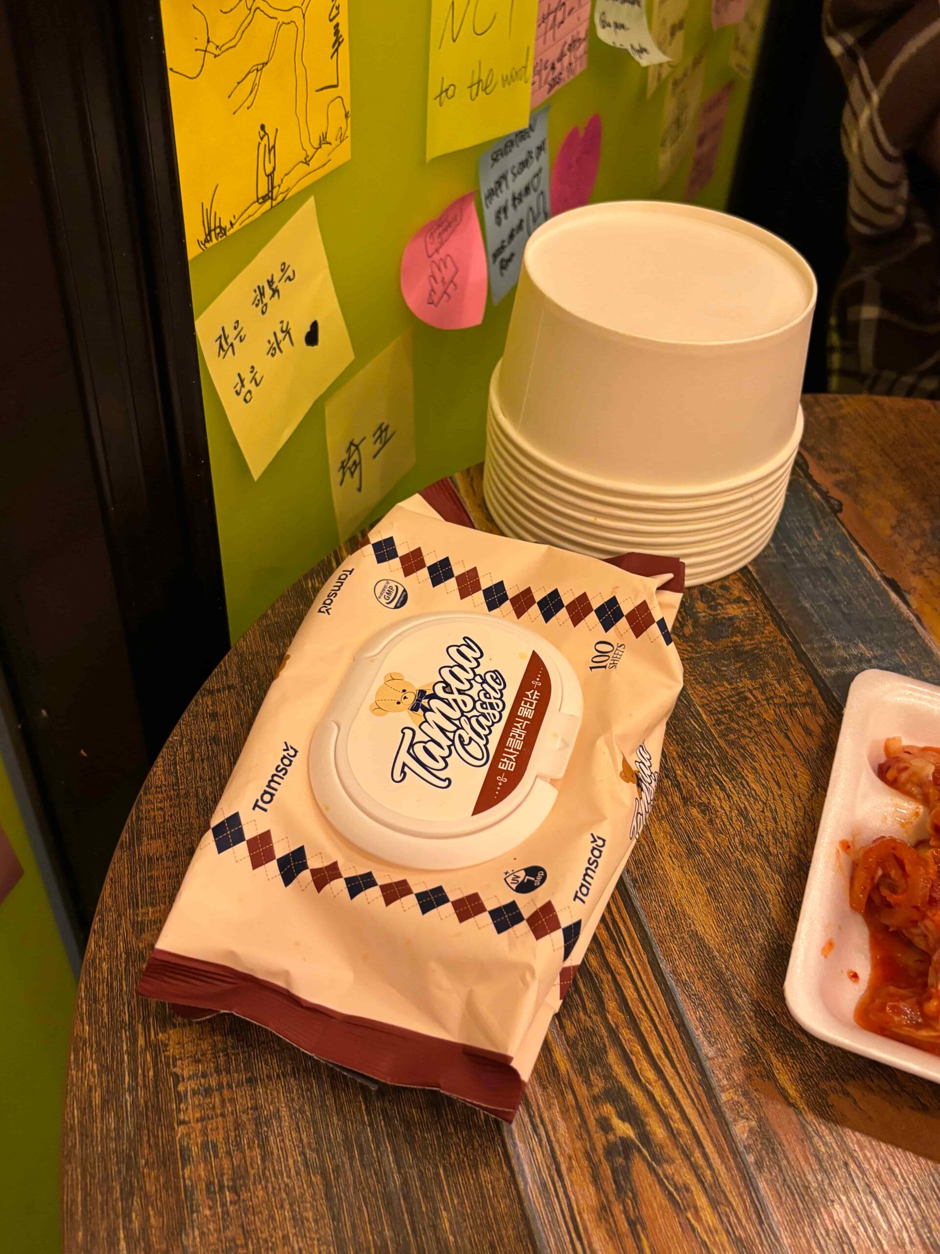 東大門「無人ラーメン」店 卓上セッティング