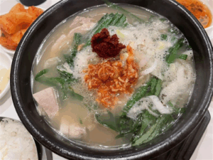 新大久保でオススメのランチをご紹介！おひとり様でもOKの釜山テジクッパ🐖