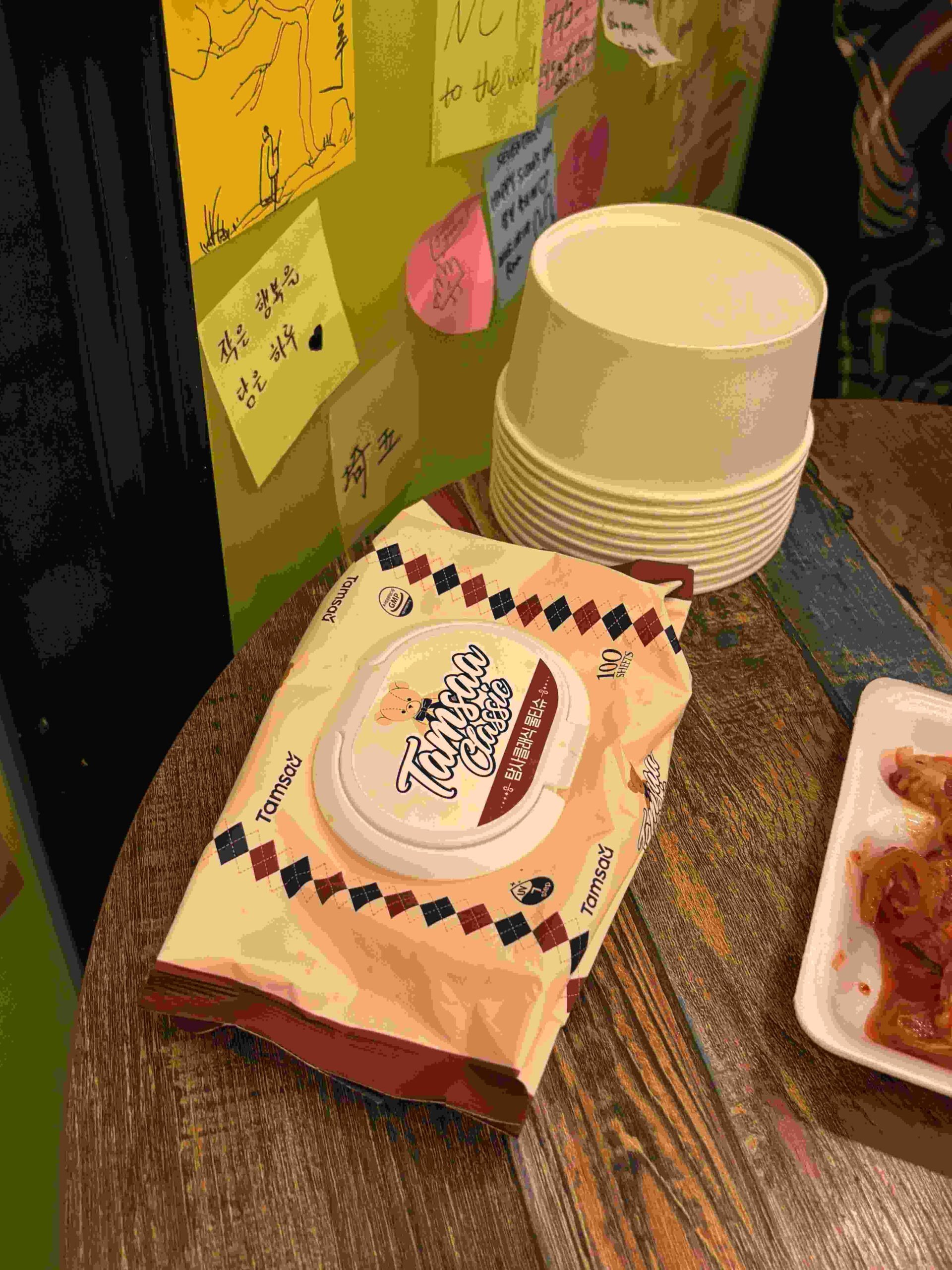 東大門「無人ラーメン」店 卓上セッティング