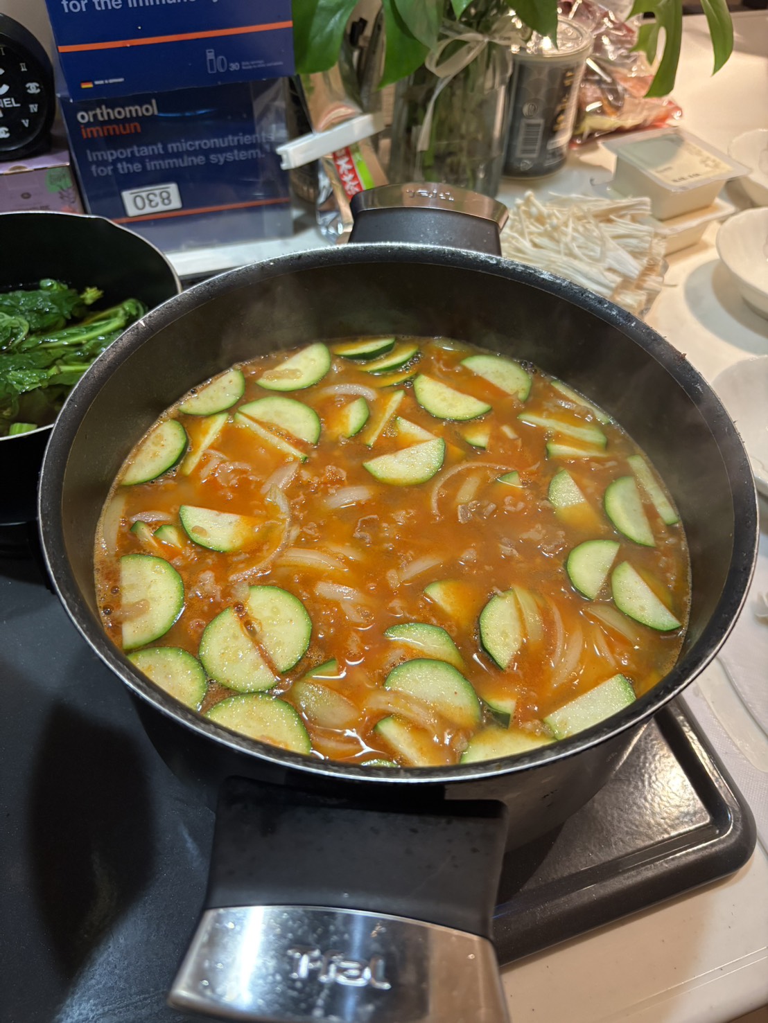 된장찌개(テンジャンチゲ|味噌チゲ)作り方②食材を入れる