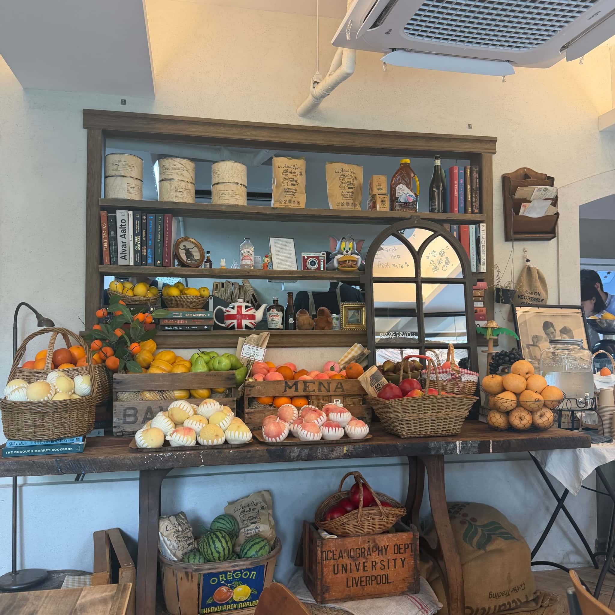 Rafre Fruits 聖水 店内